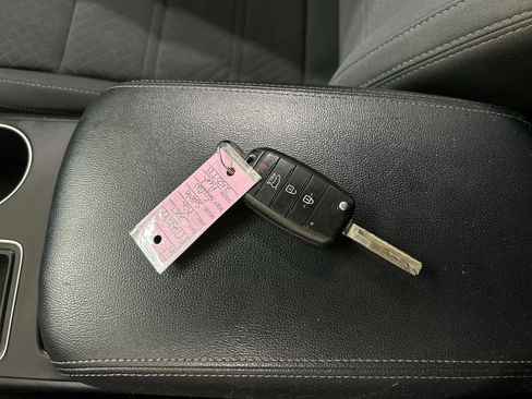 Used 2017 Kia Sorento LX image 12