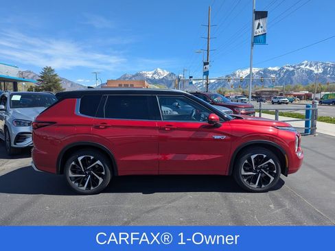 Used 2025 Mitsubishi Outlander 4WD Plug-In Hybrid image 2