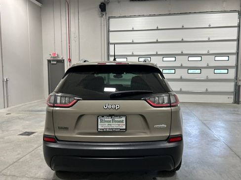Used 2021 Jeep Cherokee Latitude FWD image 7