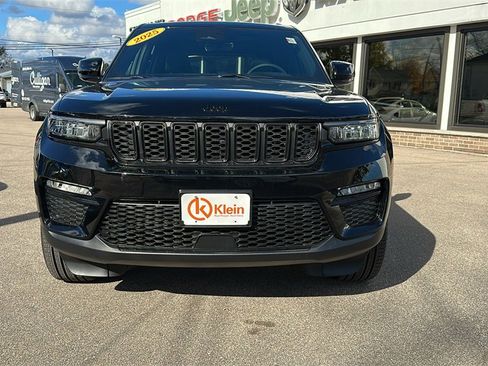 New 2025 Jeep Grand Cherokee Limited w/ Black Appearance Package image 2