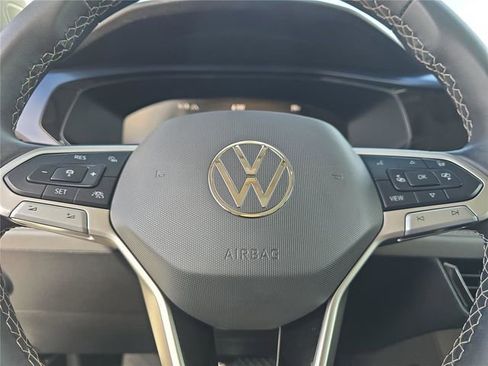 Used 2024 Volkswagen Taos SE w/ Panoramic Sunroof Package AWD/4WD image 22