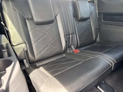 Used 2024 Volkswagen Atlas SE FWD image 9