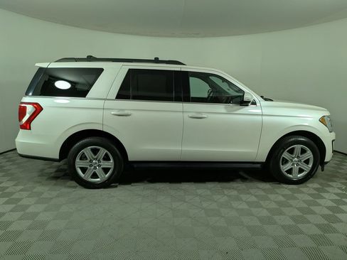 Used 2018 Ford Expedition XLT w/ Equipment Group 201A RWD image 2