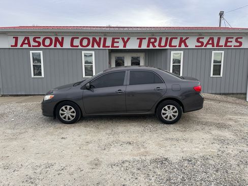 Used 2010 Toyota Corolla image 1