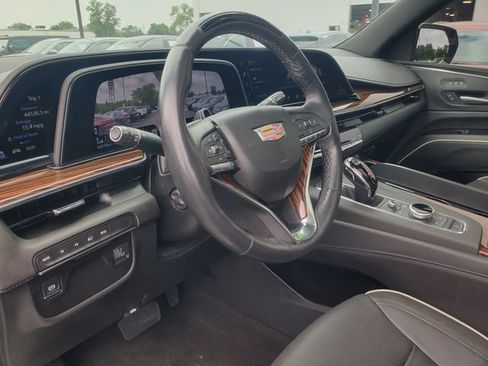 Used 2024 Cadillac Escalade Premium Luxury AWD/4WD image 15