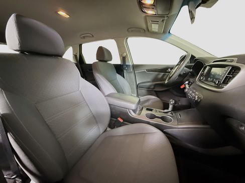 Used 2018 Kia Sorento LX image 28