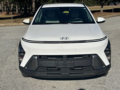 Used 2025 Hyundai Kona SEL image 2