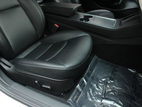 Used 2023 Tesla Model 3 Standard Range RWD image 28