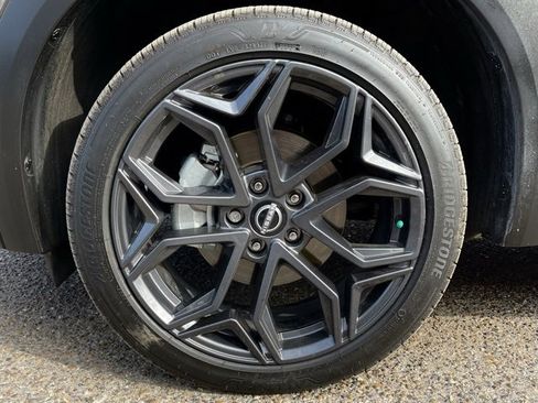 Certified 2025 Nissan Kicks SR image 21