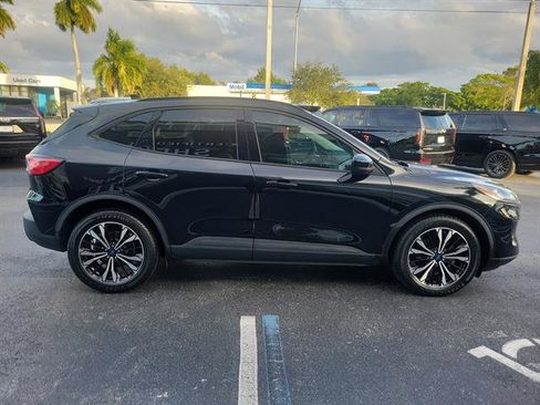 Used 2021 Ford Escape SE w/ SE Sport Appearance Package image 22