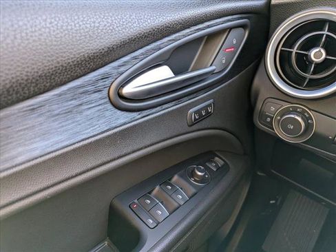 Used 2019 Alfa Romeo Stelvio AWD image 15