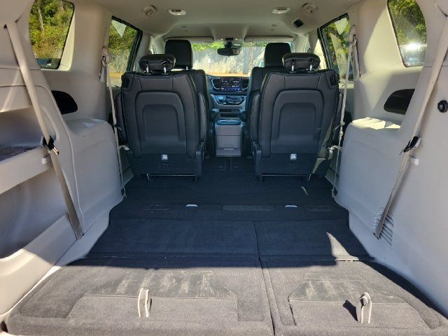 Used 2024 Chrysler Pacifica Touring-L FWD image 21