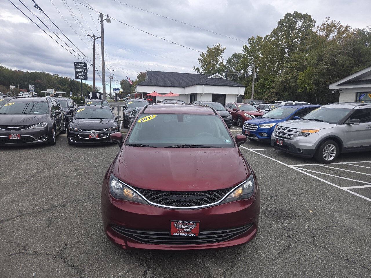 Used 2017 Chrysler Pacifica Touring w/ Tire & Wheel Group FWD image 4