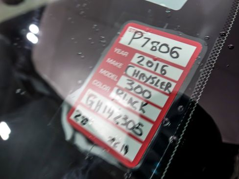 Used 2016 Chrysler 300 Limited w/ 300 Premium Group image 30