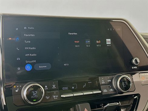 Used 2023 Toyota Highlander XLE image 18