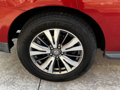 Used 2017 Nissan Pathfinder SV AWD/4WD image 10