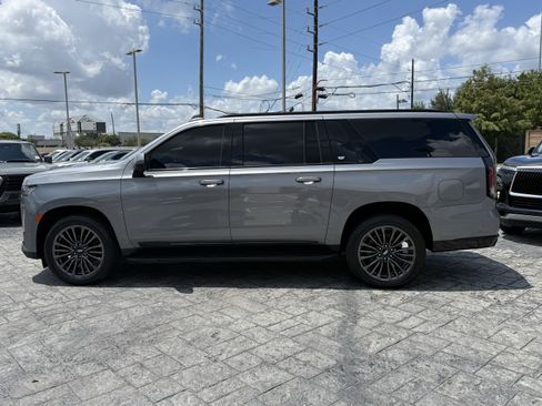 Used 2021 Cadillac Escalade ESV Sport RWD image 4