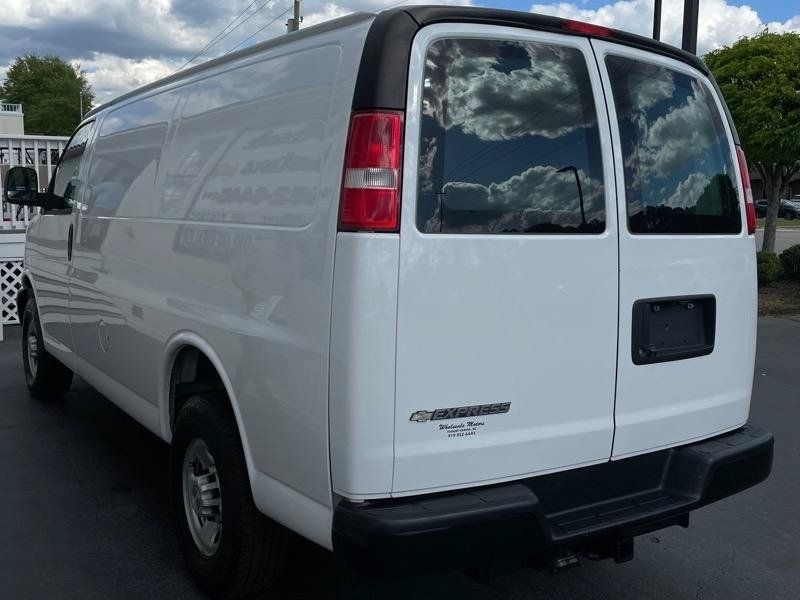 Used 2020 Chevrolet Express 3500 w/ Driver Convenience Package RWD image 5