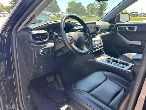 Certified 2022 Ford Explorer XLT w/ Equipment Group 202A AWD/4WD image 11