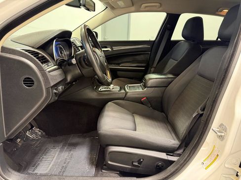 Used 2019 Chrysler 300 Touring w/ Sport Appearance Package RWD image 11
