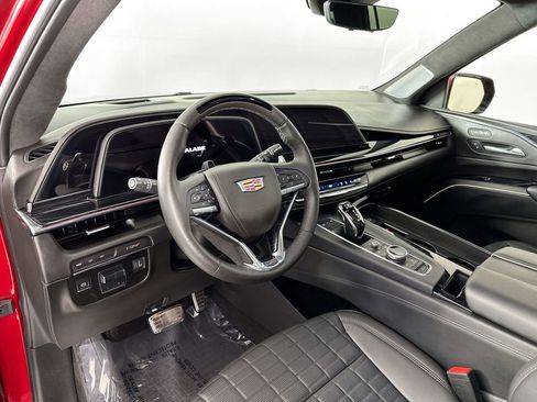 Used 2024 Cadillac Escalade ESV V w/ LPO, ONYX Package AWD/4WD image 9