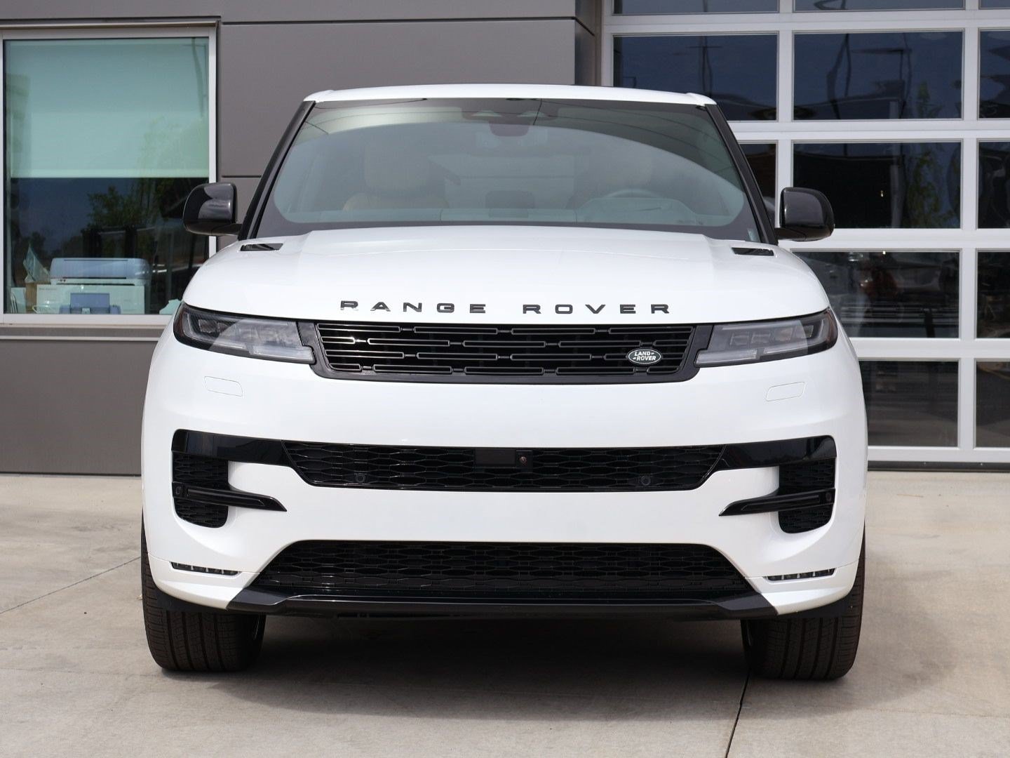 New 2026 Land Rover Range Rover Sport Dynamic SE AWD/4WD image 2