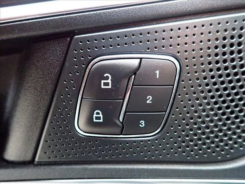 Used 2020 Ford Edge Titanium w/ Equipment Group 301A AWD/4WD image 16