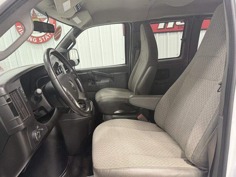 Used 2017 Chevrolet Express 3500 LT w/ LT Preferred Equipment Group RWD image 7