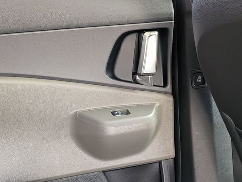 New 2026 Kia Carnival EX FWD image 25