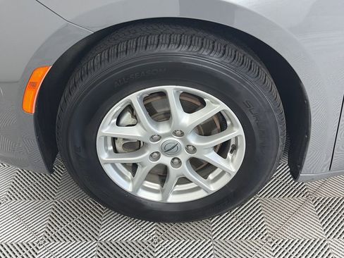 Used 2022 Chrysler Pacifica Touring-L FWD image 8