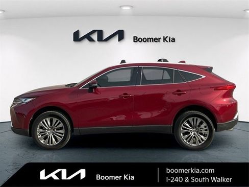 Used 2023 Toyota Venza XLE image 8