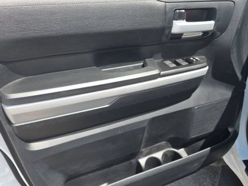 Used 2019 Toyota Tundra SR5 AWD/4WD image 10
