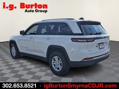 Used 2023 Jeep Grand Cherokee Laredo w/ Luxury Tech Group I AWD/4WD image 4