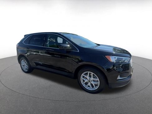 Used 2024 Ford Edge SEL image 2