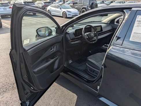 Used 2023 Nissan Ariya FWD image 38