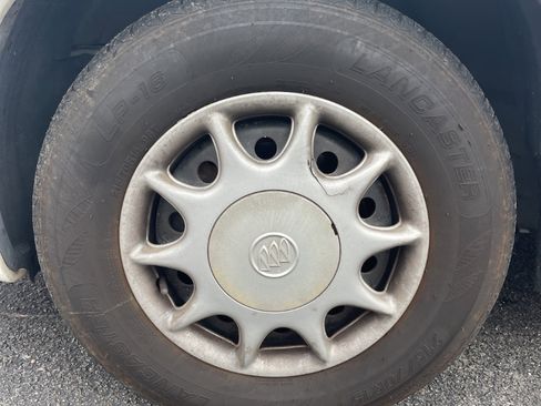 Used 2004 Buick Le Sabre Custom image 26