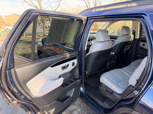 Certified 2025 Honda Pilot Touring image 12