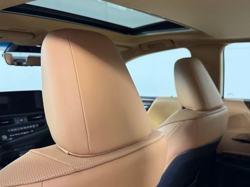 Certified 2025 Lexus ES 300h w/ Premium Package image 24