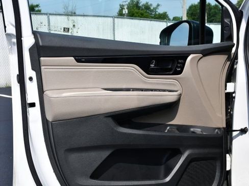 Certified 2024 Honda Odyssey Touring image 14