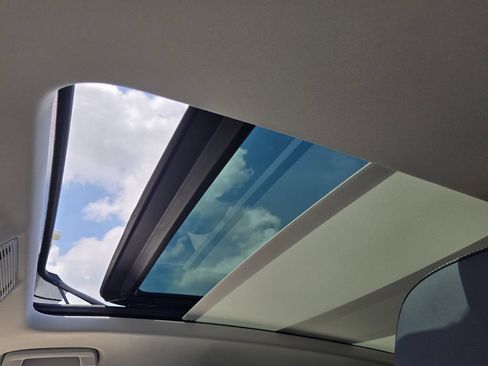 Certified 2026 Volkswagen Tiguan SE w/ Panoramic Sunroof Package FWD image 20