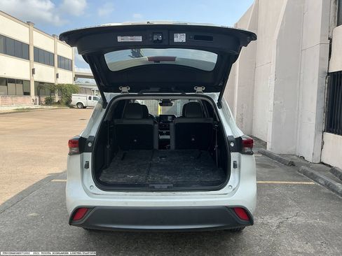 Used 2021 Toyota Highlander Limited FWD image 10