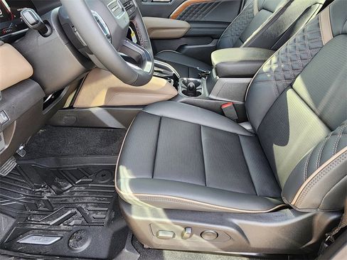 New 2026 GMC Canyon Denali image 8