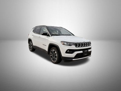 Used 2023 Jeep Compass Limited image 3