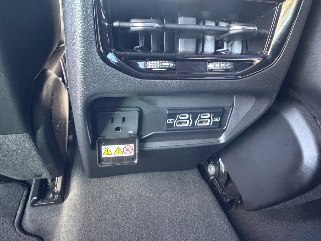 Used 2025 Jeep Grand Cherokee Laredo X w/ Luxury Tech Group I AWD/4WD image 28