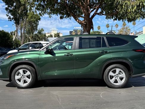 Used 2024 Toyota Highlander LE image 7