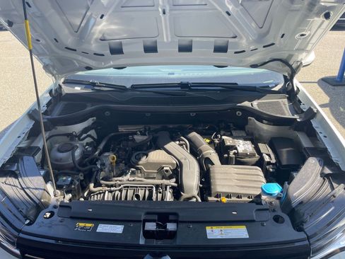 Used 2025 Volkswagen Taos SE image 30