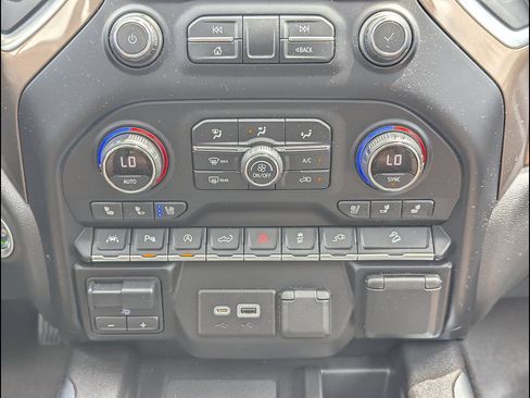 Used 2021 Chevrolet Silverado 1500 High Country w/ Technology Package AWD/4WD image 34