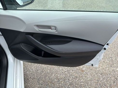 Used 2022 Toyota Corolla LE FWD image 19