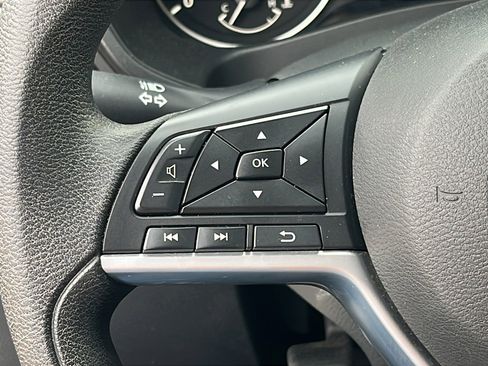 Used 2025 Nissan Altima 2.5 SV FWD image 16