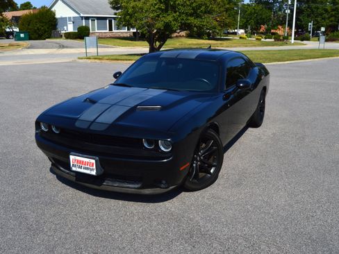 Used 2017 Dodge Challenger SXT Plus image 22